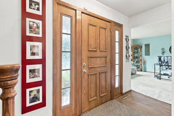 4160 Apple Valley DR, Bettendorf, IA 52722