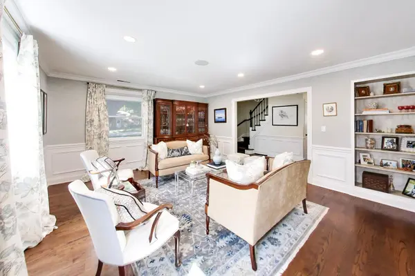 833 E Rockland RD, Libertyville, IL 60048