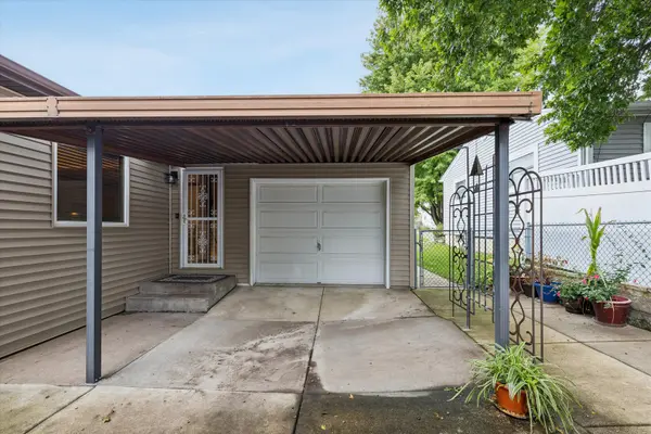 2923 Cypress DR, Bettendorf, IA 52722