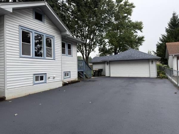 414 W Park AVE, Round Lake, IL 60073