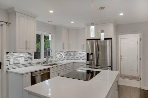 5262 Oxbow CT, Champlin, MN 55316