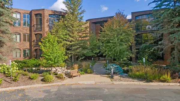 5601 Dewey Hill RD #210, Edina, MN 55439
