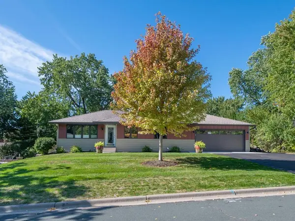 13008 Lakeview Drive DR, Burnsville, MN 55337