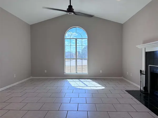 2932 Laurel CIR, Altus, OK 73521