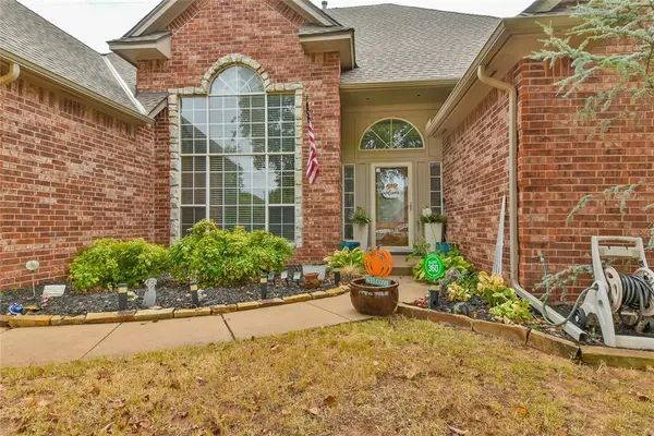 3308 Huntsman CT, Edmond, OK 73003