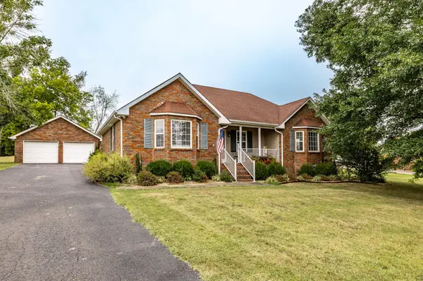 294 Brattontown Cir, Lafayette, TN 37083