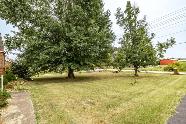 294 Brattontown Cir, Lafayette, TN 37083