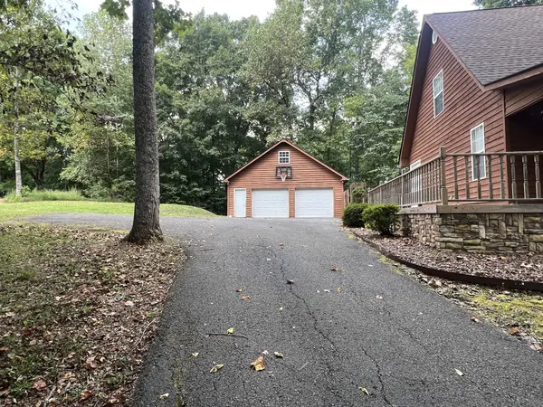 142 Hidden Hollow Rd, Burkesville, KY 42717