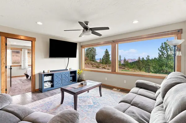 36701 Hart Rd N, Davenport, WA 99122