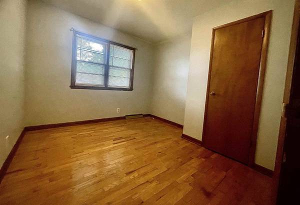 6 Roberts Ct, Winfield, KS 67156