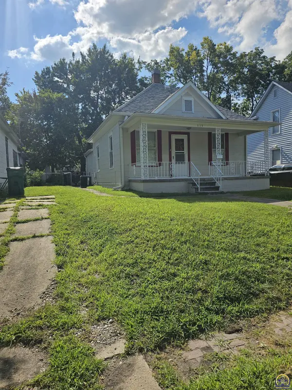 1115 SW Plass AVE, Topeka, KS 66604