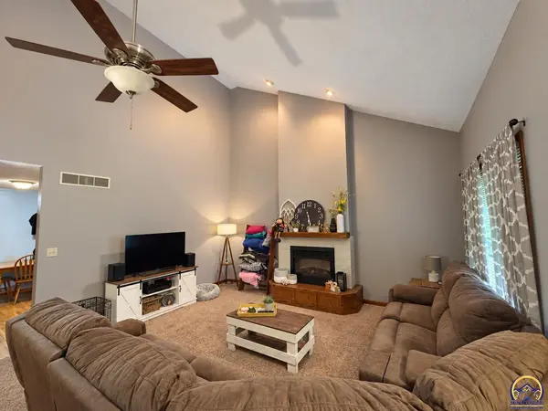 3626 SW Kiowa ST, Topeka, KS 66614