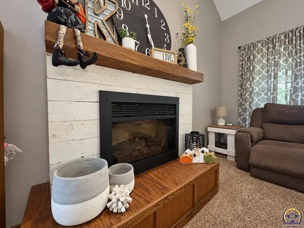 3626 SW Kiowa ST, Topeka, KS 66614