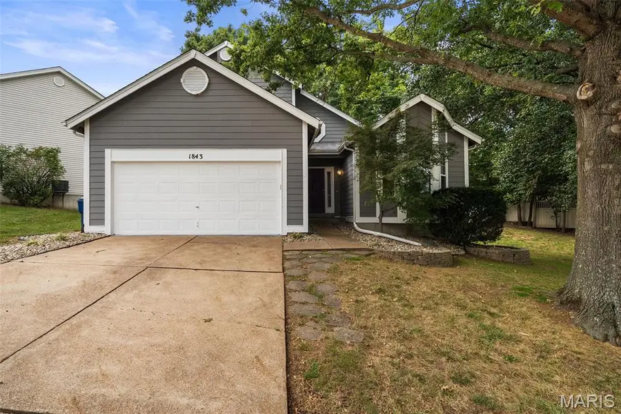 1843 Strawberry Ridge DR, Ballwin, MO 63021