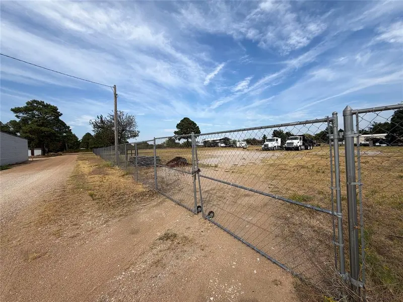 12296 Pineview CIR, Kingston, OK 73439