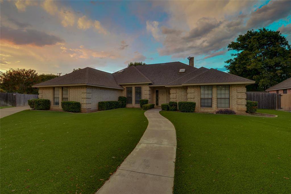 8240 Saddlebrook Drive, Benbrook, TX 76116
