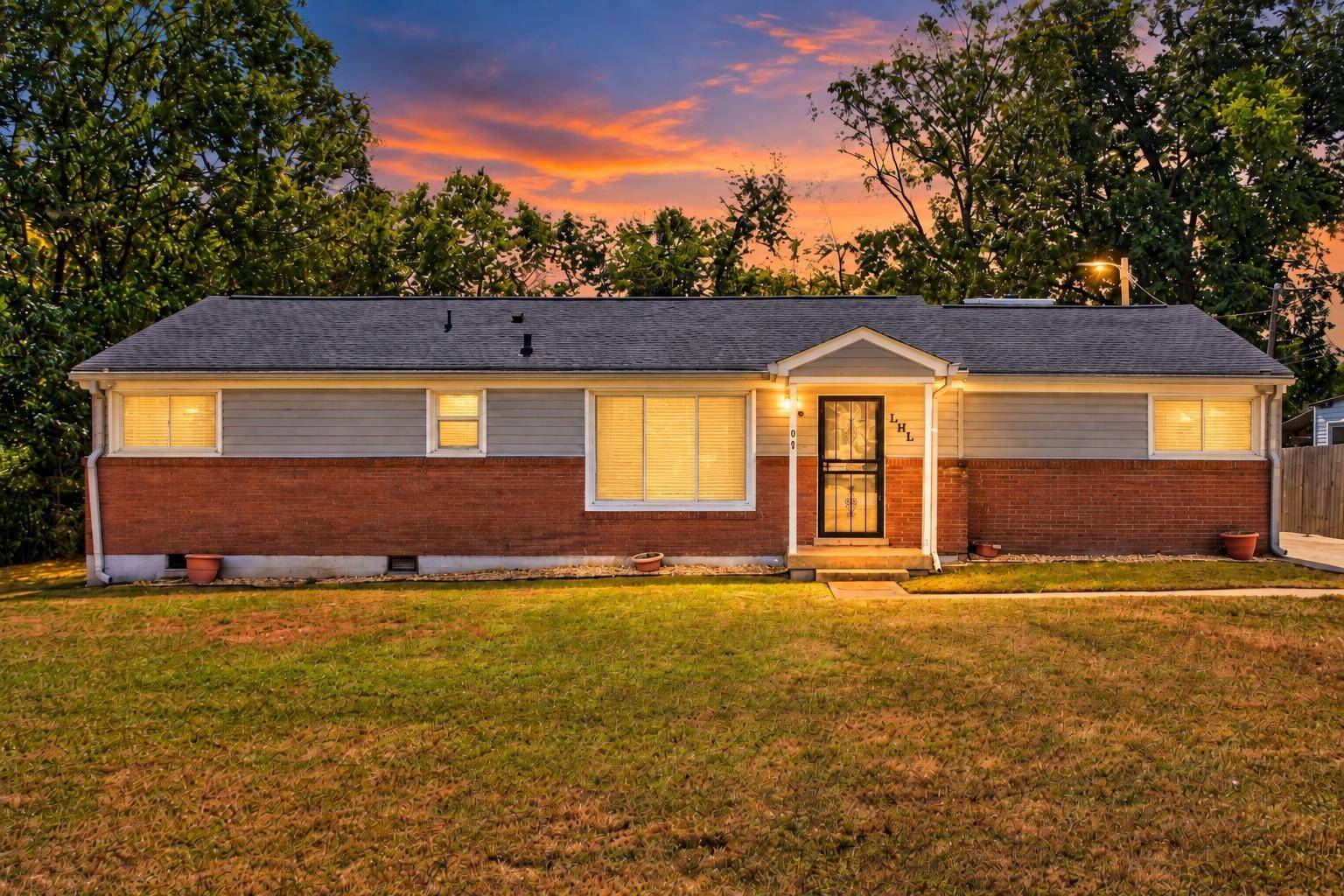 910 McMahan Ave, Nashville, TN 37216