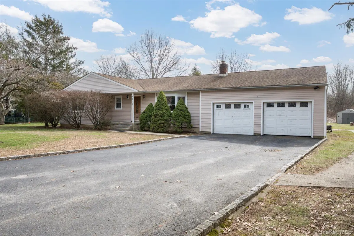 270 Old Commack RD, Kings Park, NY 11754
