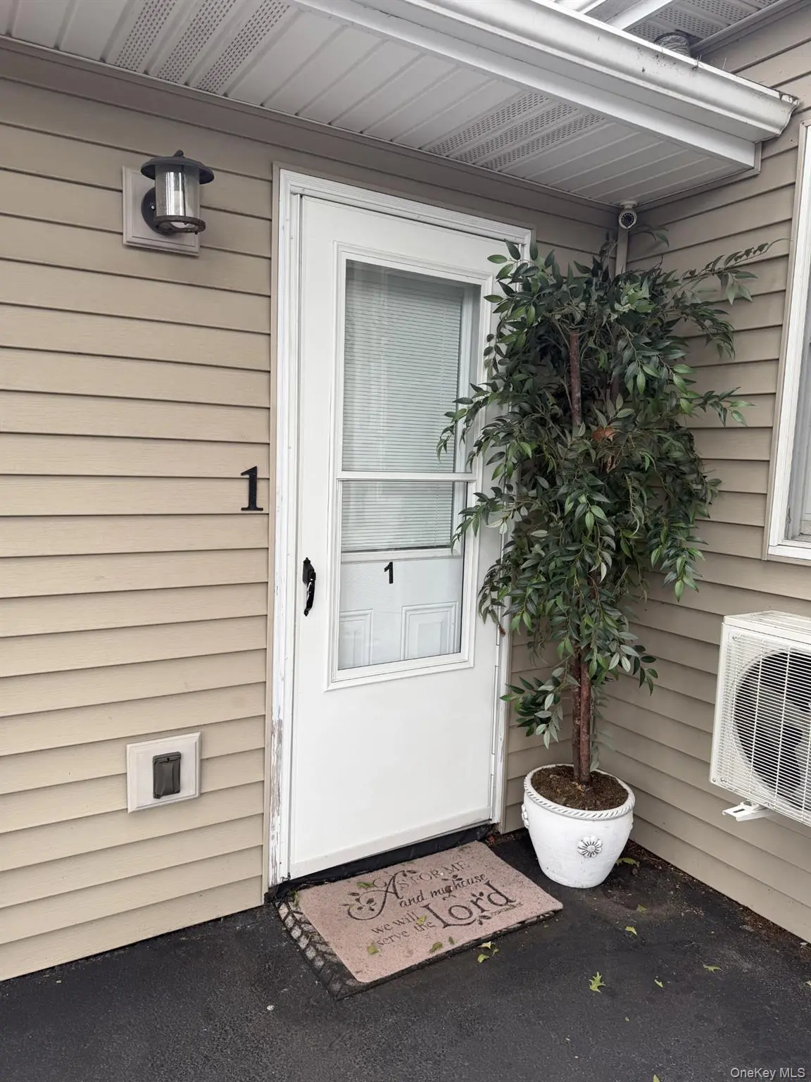 30 Orinoco DR #1, Bay Shore, NY 11706