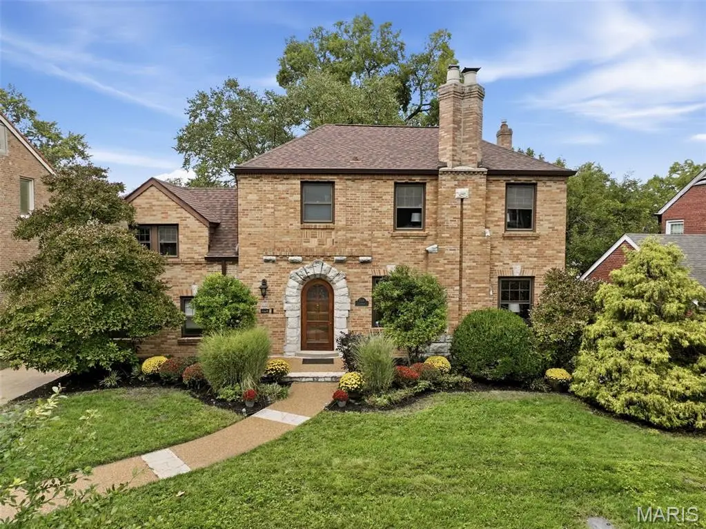 7119 Cambridge AVE, University City, MO 63130