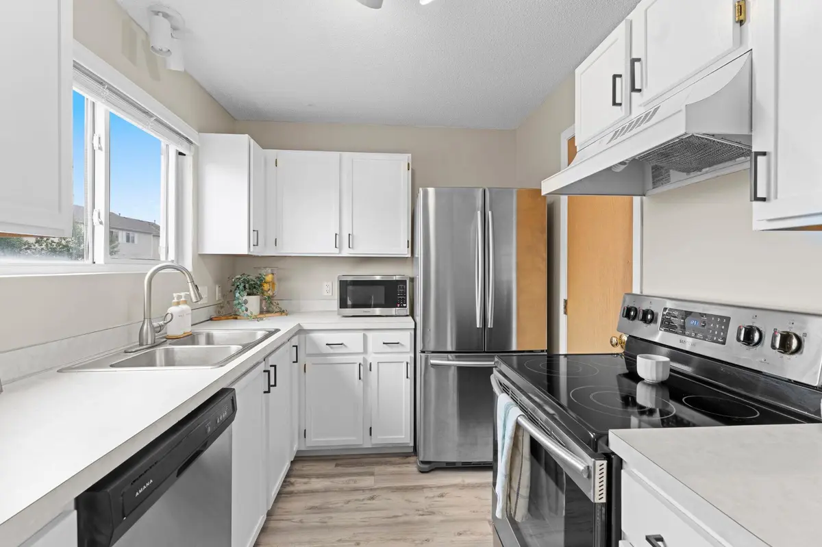 13092 Murdock TER, Eden Prairie, MN 55347
