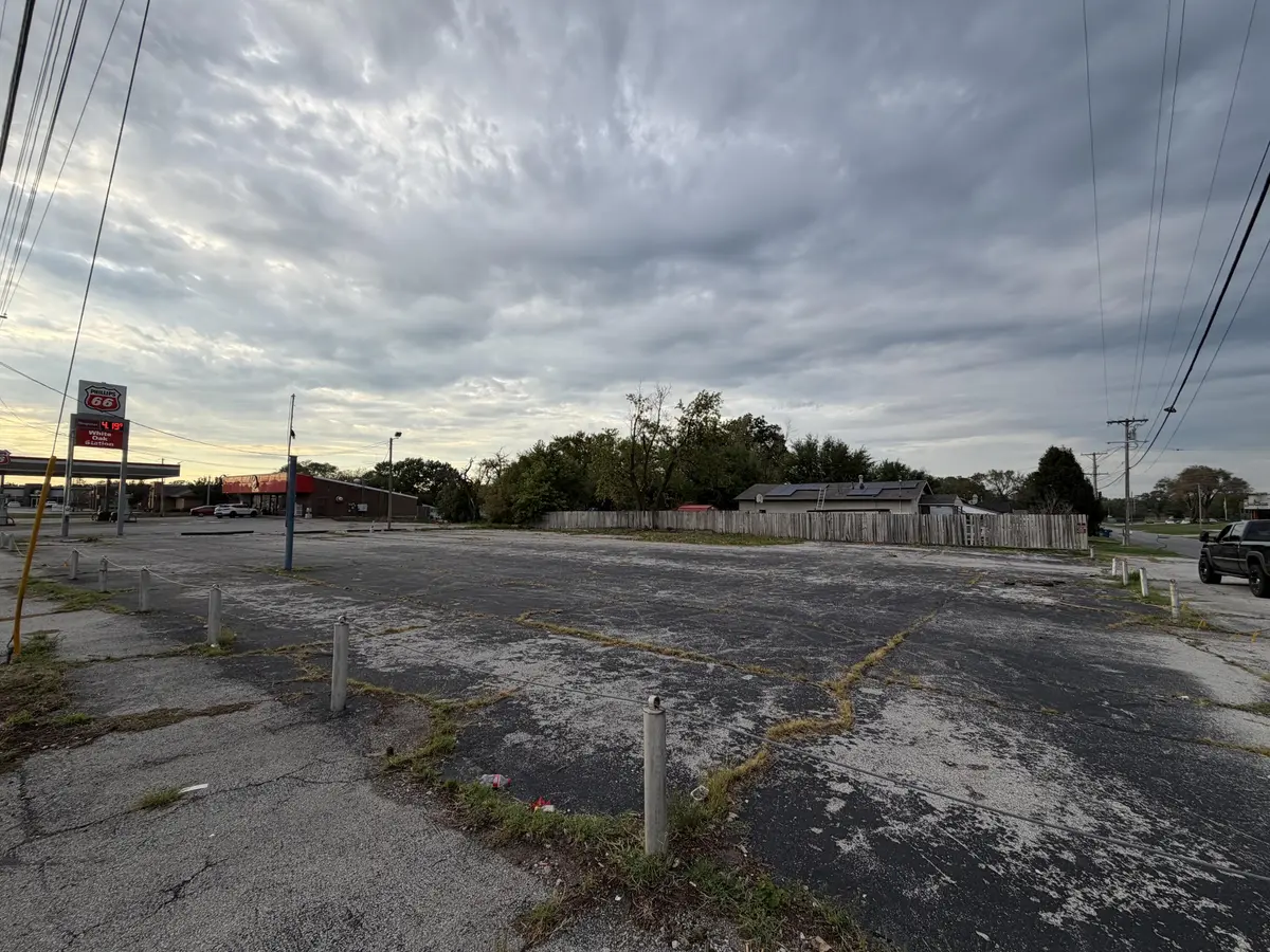 2301 W 7th ST, Joplin, MO 64801
