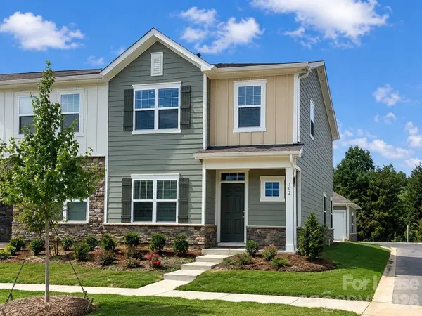 302 Sagecroft LN, Indian Trail, NC 28079