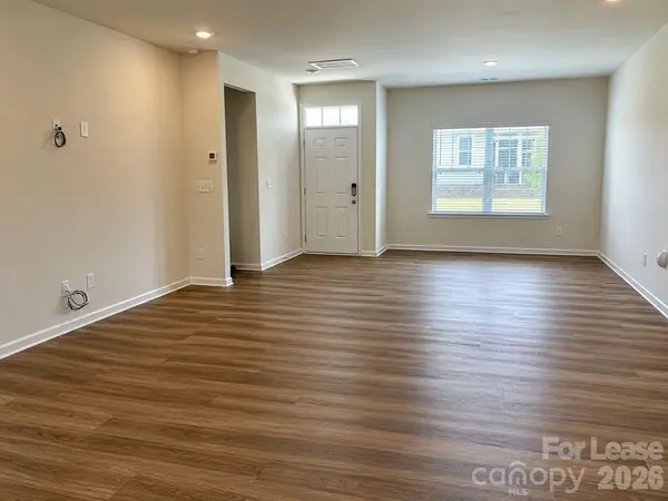 302 Sagecroft LN, Indian Trail, NC 28079