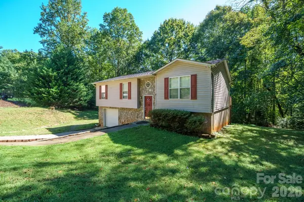 3234 Smokey LN, Lenoir, NC 28645