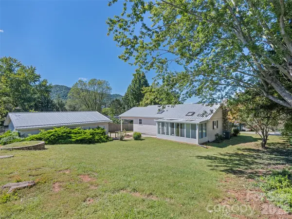 158 Candlelight CIR, Clyde, NC 28721