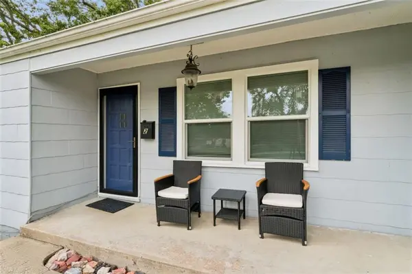 2 Eavey CIR, Harrisonville, MO 64701