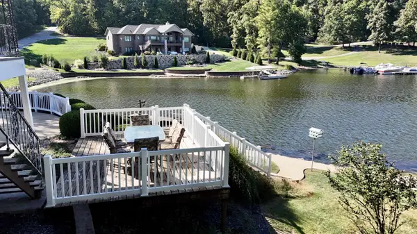 28 W Melchoir DR, Santa Claus, IN 47579-6140