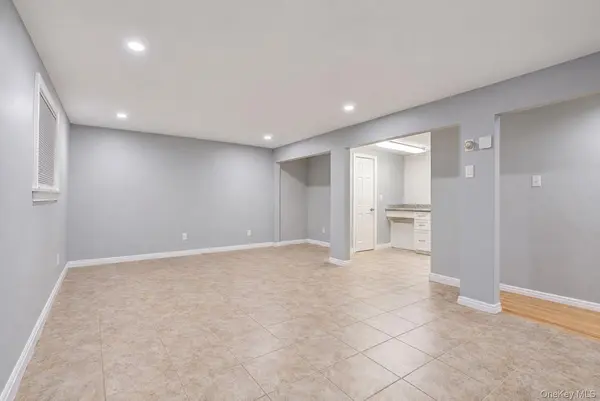 4065 Broadway, Island Park, NY 11558