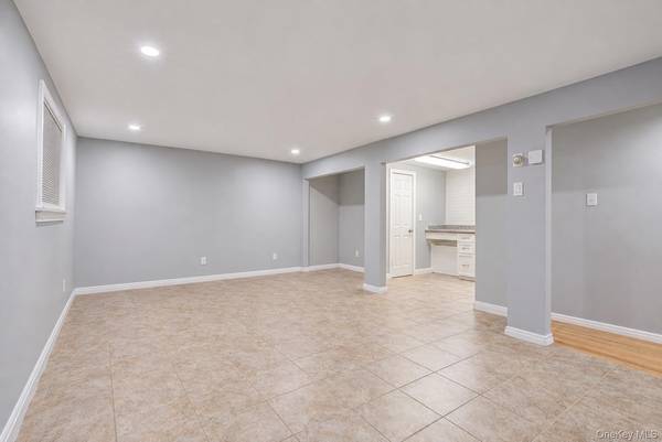 4065 Broadway, Island Park, NY 11558