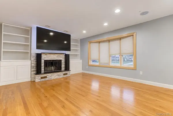 4065 Broadway, Island Park, NY 11558