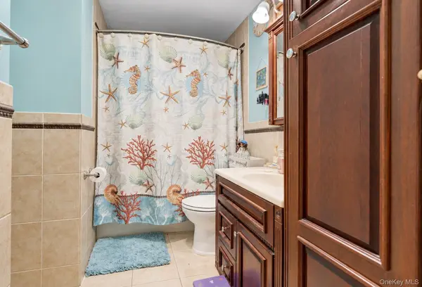 4065 Broadway, Island Park, NY 11558