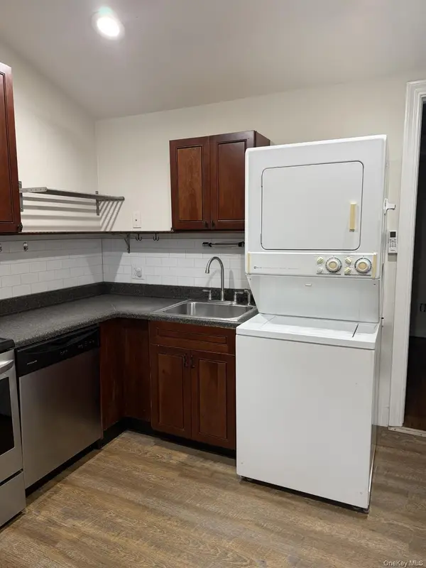 30 Orinoco DR #1, Bay Shore, NY 11706