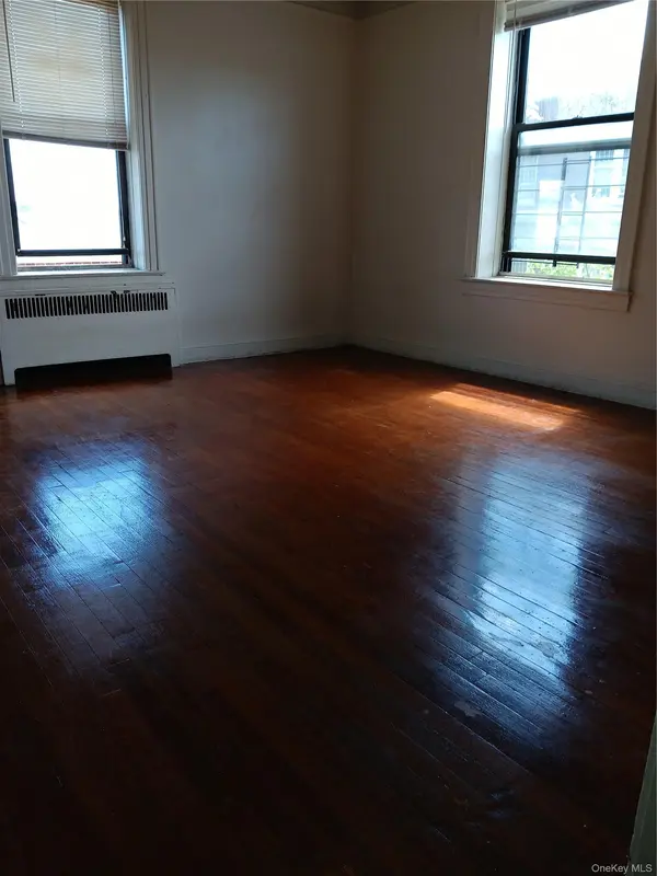 40-45 201 ST, Bayside, NY 11361