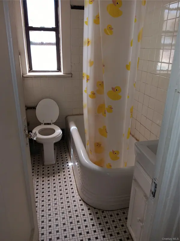 40-45 201 ST, Bayside, NY 11361