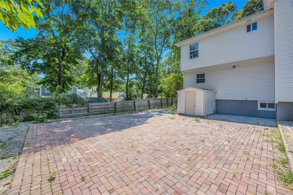71 Penn ST, Lake Grove, NY 11755