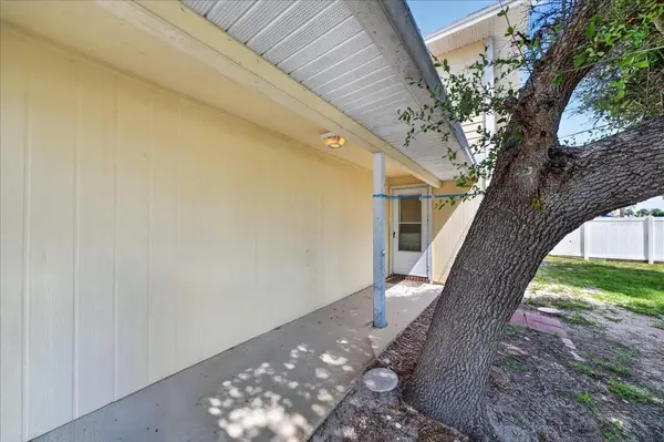841 E 14TH AVE, New Smyrna Beach, FL 32169