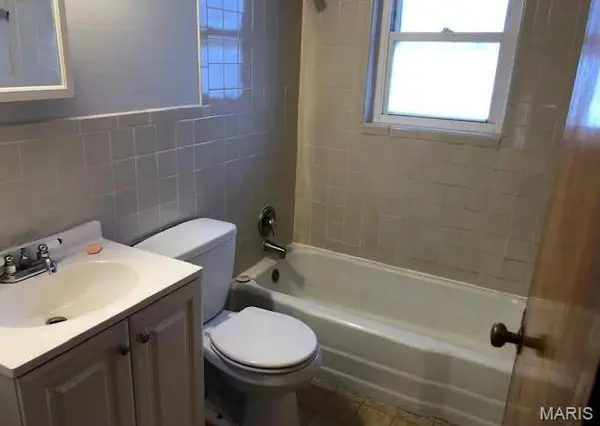 9464 Adler AVE, Riverview, MO 63137