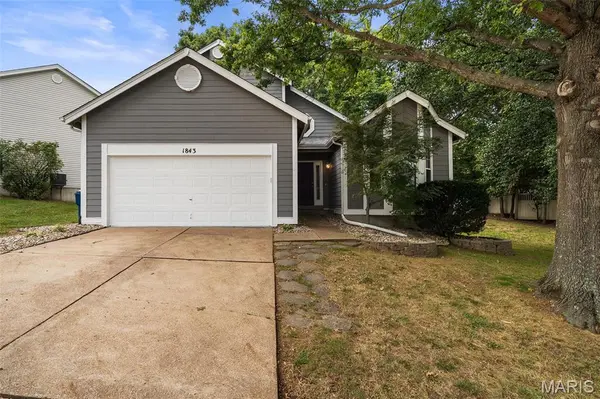 1843 Strawberry Ridge DR, Ballwin, MO 63021