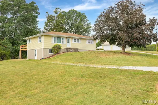 33877 Delhi RD, Brighton, IL 62012