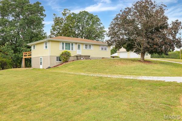 33877 Delhi RD, Brighton, IL 62012