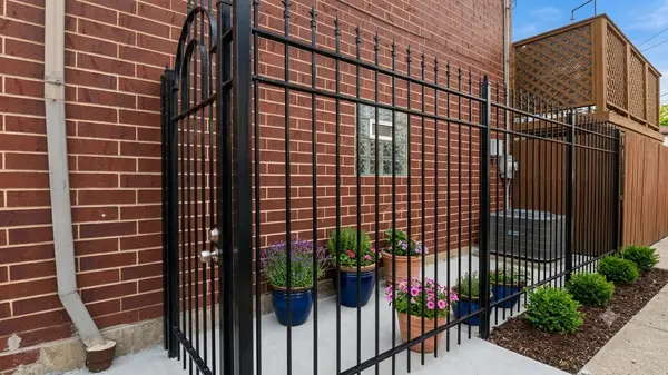 2805 S Stewart AVE, Chicago, IL 60616
