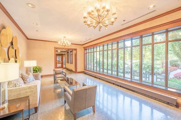 55 W Delaware PL #208-P052, Chicago, IL 60610