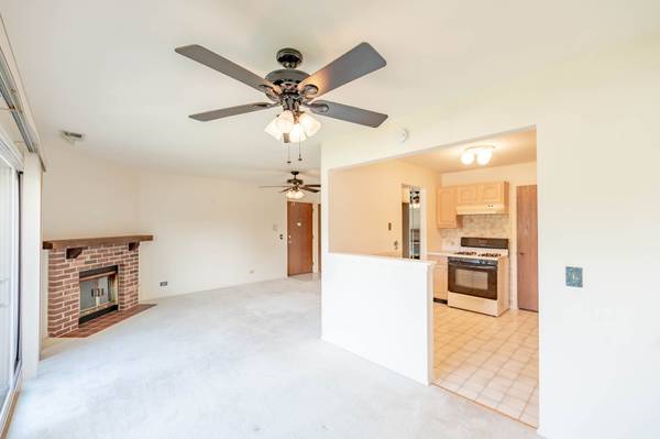 1544 Springview CT #1-3-12-R-C-2, Wheeling, IL 60090