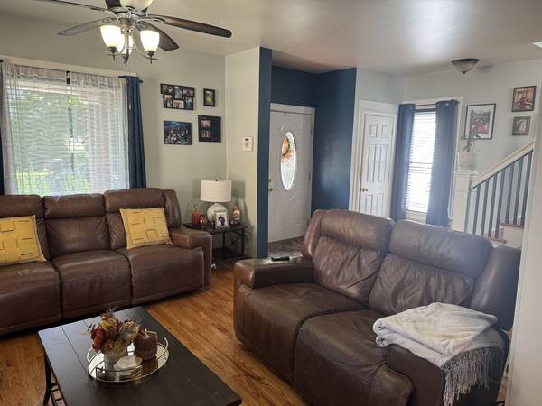 527 Watson ST, Aurora, IL 60505