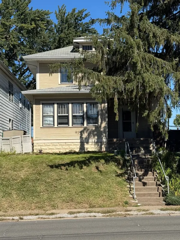 918 W Locust ST, Davenport, IA 52804